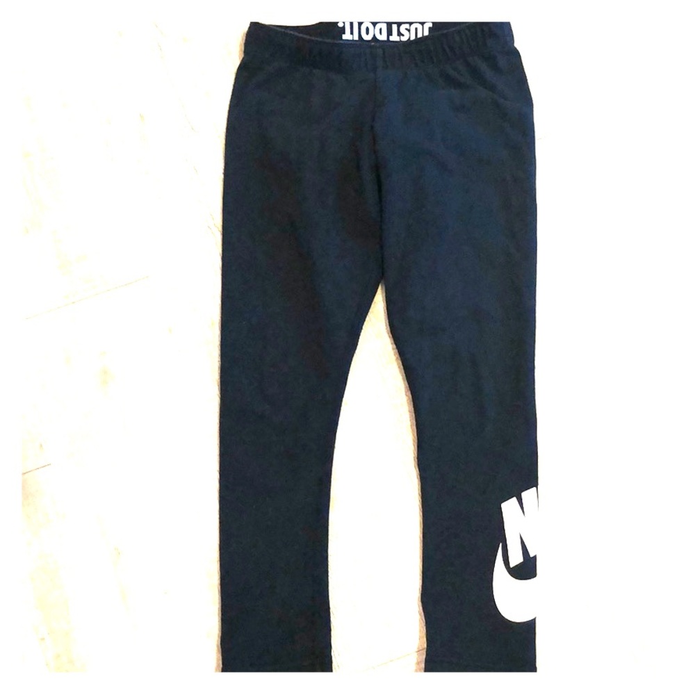 Nike Capri Leggings (small)